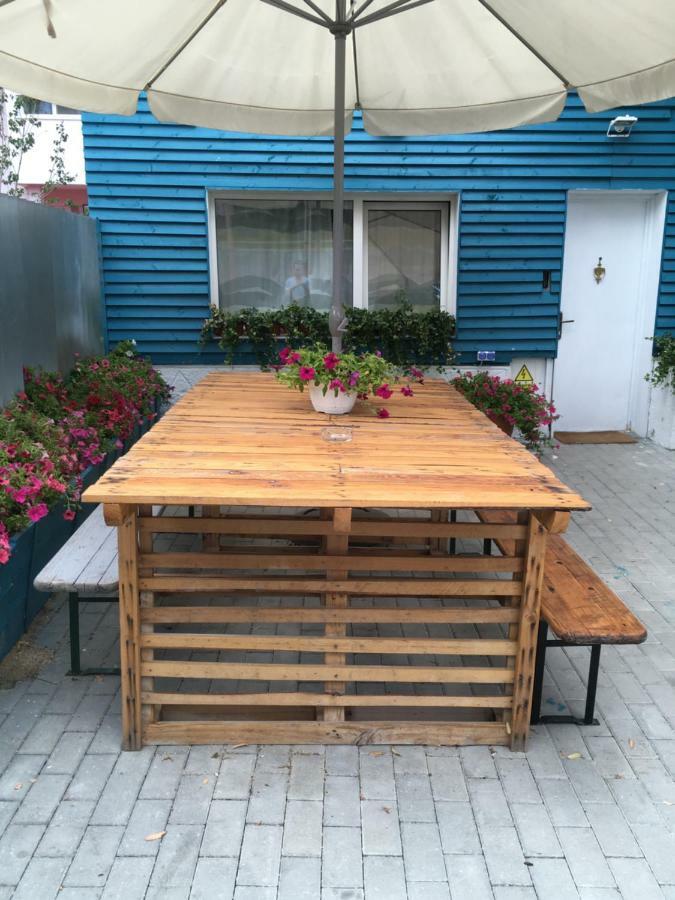 Banat 4 Hostel Bucureşti Ngoại thất bức ảnh