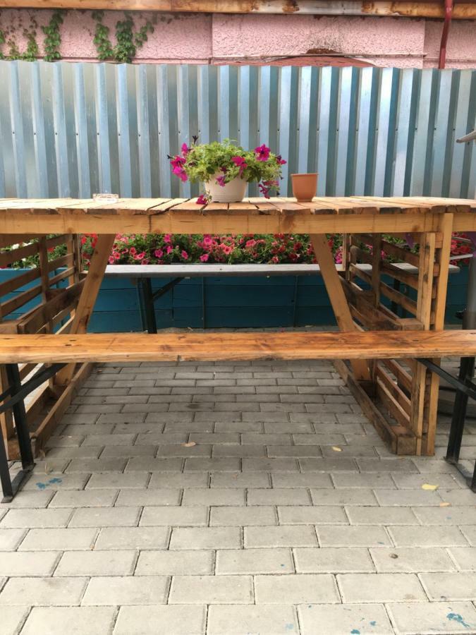 Banat 4 Hostel Bucureşti Ngoại thất bức ảnh